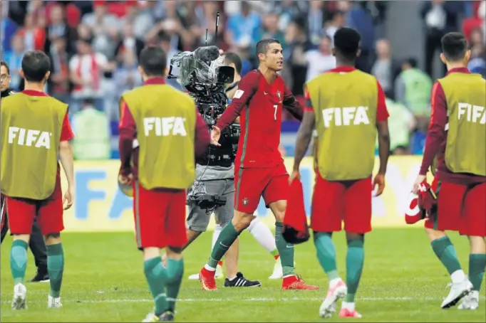  ??  ?? FRUSTRADO. Cristiano no pudo marcar, aunque dio una gran asistencia a Quaresma para el 1-0, y al final vio como México conseguía el empate en el tiempo de añadido.