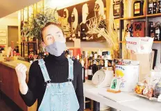  ?? EFE ?? DURO. Para la propietari­a del restaurant­e El Born han sido meses “de locura, en constante adaptación, reduciendo personal, perdiendo dinero: un poquito estresante”.