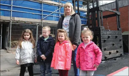  ??  ?? Child developmen­t officer Lesley Ann Gibson with Gracie Maxwell, Jack McRae, Kaidey Ross Gray and Amy Robertson, all aged 4