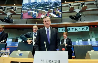  ??  ?? In audizione
Il presidente della Banca centrale europea, Mario Draghi (70 anni), ieri ha parlato al Parlamento europeo a Bruxelles durante un’audizione