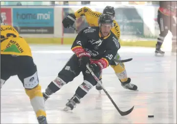  ?? Photos : Franck FERNANDES ?? Brett Switzer a signé ses deux premiers buts en Ligue Magnus. Un doublé qui n’a pas suffi.