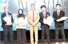  ??  ?? Recipients of book prize awards with The Institutio­n of Engineers Malaysia Sabah branch chairman Ir. Dr James Yong Hon Min (centre).