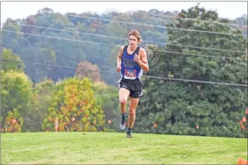  ?? Steven Eckhoff ?? Model sophomore Simon Schabort runs during the Region 7- AA boys’ race Tuesday. Schabort claimed first overall with a time of 16:13.73.