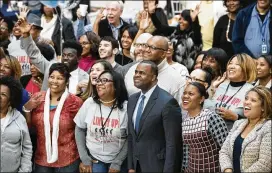  ?? POINTER / ALYSSA.POINTER@AJC.COM ALYSSA ?? Atlanta Mayor Kasim Reed poses for a group photo during the his final workday Friday at Atlanta City Hall. He broke news of a $100 million expansion of Piedmont Park.