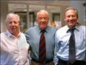  ?? ASSOCIATED PRESS FILE ?? Former Washington Post Executive Editor Ben Bradlee, center, poses with Watergate reporters Carl Bernstein, left, and Bob Woodward at the Washington Post in 2005.
