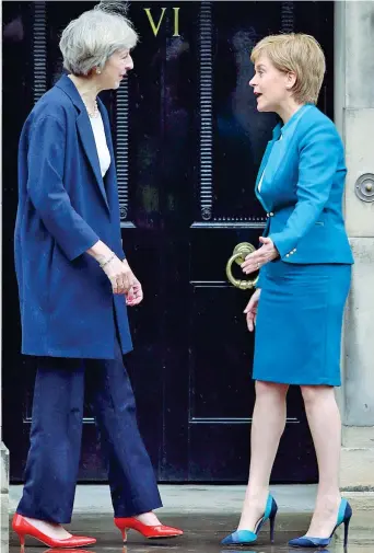  ?? (Epa) ?? Le due leader La prima ministra britannica Theresa May (a sinistra) e quella scozzese Nicola Sturgeon