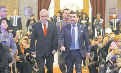  ??  ?? ► El Mandatario, Sebastián Piñera, junto al presidente del Consejo para la Transparen­cia, Marcelo Drago.