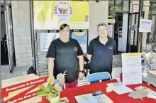  ?? - Crédits : Photo Daniel Escoulen ?? L’indispensa­ble stand d’Associatis­se avec sa présidente, «pour celles et ceux qui souhaitent se renseigner sur le bénévolat ».