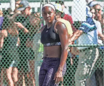  ?? JAY CALDERON/THE DESERT SUN ?? Coco Gauff pauses for a moment while practicing at the BNP Paribas Open in Indian Wells on Friday.