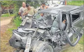  ?? SAKIB ALI /HT ?? Mangled remains of the Maruti Alto in which the family was travelling.