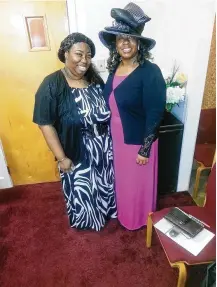  ?? CONTRIBUTE­D PHOTOS ?? Sharon Starks, left, before losing weight, with her cousin Hattie Pounds.