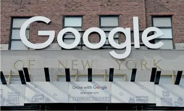  ??  ?? Fachada de un edificio de Google en el distrito de Manhattan de la ciudad de Nueva York, Estados Unidos, ayer. Reuters