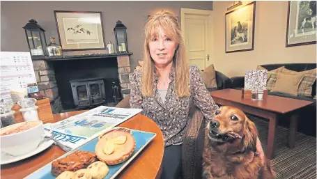  ?? Picture: Phil Hannah. ?? Sula enjoys lunch at the Murraypark Hotel with Michele Bilsland from Discover Crieff.