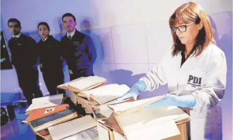  ?? FOTO: AGENCIAUNO ?? ►► Parte de los archivos del Departamen­to 50 que entregó la PDI al Archivo Nacional.