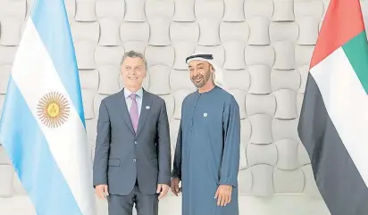  ??  ?? Final. Macri en la última parada de la gira con el Sheikh Mohamed bin Zayed Al Nahyan en Abu Dhabi.