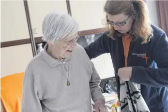  ?? FOTO: DPA ?? Den besten Pflegedien­st zu finden, ist gar nicht so einfach.