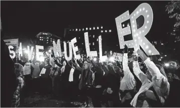  ?? MANUEL BALCE CENETA/AP ?? Protesters in front of the White House voice support for Robert Mueller’s investigat­ion.