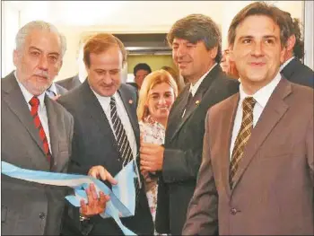  ?? ?? VÍNCULOS. El gobernador electo, Martín Llaryora, es conocido por sus gestiones municipale­s. Con Luis Angulo inauguró una cárcel abierta en San Francisco en 2010.