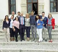 ?? ?? In corsa
Alcuni dei candidati di Forza Bassano Coraggio Italia con il candidato sindaco Elena Pavan