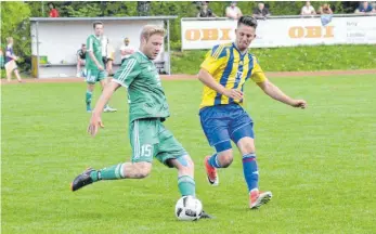  ?? FOTO: JOSEF KOPF ?? Der FC Leutkirch (rechts vorne: Marvin Ringer) empfängt die SG Kißlegg zum Bezirkslig­a-Topspiel.