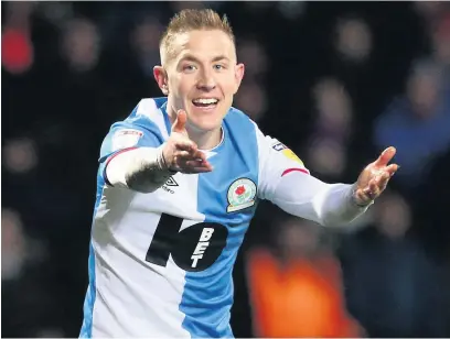  ?? Lewis Storey ?? Lewis Holtby scored a brace of goals in the 5-0 demolition of Sheffield Wednesday