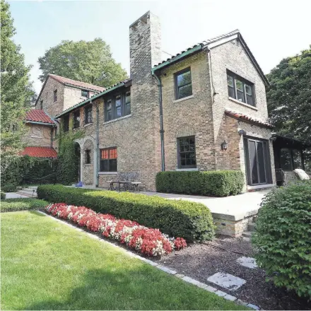  ?? JOHN KLEIN / FOR THE MILWAUKEE JOURNAL SENTINEL ?? The 7,000-square-foot Lake Drive home of Daniel and Linda Bader was built in 1923. They bought the house in 2008.