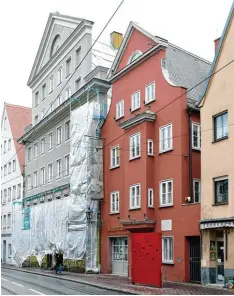  ?? Foto: Silvio Wyszengrad ?? Das Mozarthaus soll saniert werden. Doch die Sanierung des Hauses links daneben, dem Hohen Meer, sorgt für Probleme.