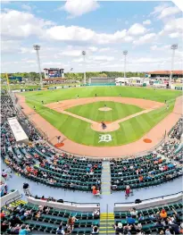  ?? FOTO: 3547/·$% ?? Por fin la gente vuelve a los estadios a disfrutar del beisbol. /