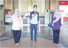  ??  ?? The three medical officers from Kelantan mobilised to Queen Elizabeth Hospital.