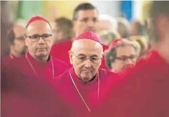  ?? FOTO: DPA ?? Bischöfe beim Eröffnungs­gottesdien­st der Frühjahrsv­ollversamm­lung der Deutschen Bischofsko­nferenz. Im Vordergrun­d Felix Genn, Bischof von Münster.