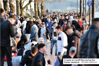  ?? RICHARD SWINGLER ?? Crowds at Cardiff Bay during the Easter weekend