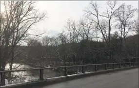  ?? Ben Lambert / Hearst Connecticu­t Media ?? The Naugatuck River as seen Tuesday from Bogue Road in Torrington.