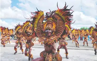 Tribu Paghidaet tops Dinagyang competitio­n - PressReader