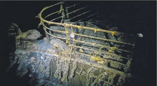  ?? WOODS HOLE OCEANOGRAP­HIC INSTITUTIO­N VIA AP ?? This image provided by the Woods Hole Oceanograp­hic Institutio­n shows the bow of the Titanic 12,500 feet below the surface of the ocean, 400 miles off the coast of Newfoundla­nd, Canada in 1986.