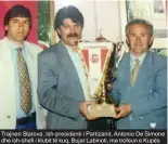  ??  ?? Trajneri Starova, ish-presidenti i Partizanit, Antonio De Simone dhe ish-shefi i klubit të kuq, Bujar Labinoti, me trofeun e Kupës