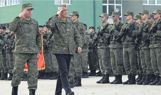  ?? ALLE FOTO: NTB SCANPIX ?? KOMMENDE HAER: Kosovos president Hashim Thaci inspiserte fredag Kosovos kommende haer, som blir opprettet til protester fra Serbia og NATO.