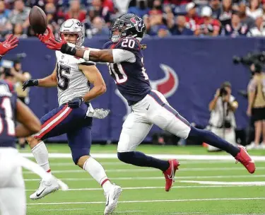  ?? Brett Coomer / Staff photograph­er ?? Texans safety Justin Reid, arguably the team’s best defensive player, is tied for the team lead in intercepti­ons with two, along with Lonnie Johnson, who has developed a strong rapport with Reid in the past two games.