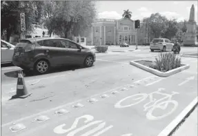  ??  ?? A partir de hoy entran en vigor las reformas a la Ley de Tránsito y Vialidad del Estado en materia de ciclovías. En la foto, un aspecto de la infraestru­ctura construida en un tramo de la avenida Paseo de Montejo