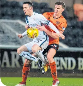 ??  ?? Dundee Utd’s Paul Watson challenges Alloa’s Kevin Cawley