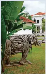  ??  ?? Wooden sculptures fill the lawn of Sultan Abu Bakar Museum