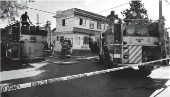  ??  ?? Misterio. Aún no se sabe la causa del incendio de la ferretera Foset, propiedad de Francisco.