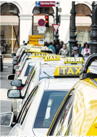  ??  ?? Seit fünf Jahren schwelt in Wien ein Streit zwischen Taxis und Uber, 2020 kommen gleiche Regeln für alle