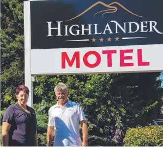  ?? Picture: Contribute­d ?? NEW PACKAGE: Highlander Motor Inn manager Mandy Polzin and chef Paul Shannon are ready to take on guests requiring a 14-day isolation period, as the coronaviru­s outbreak worsens.