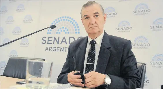  ?? D. DÍAZ ?? Ex jefe de la Armada. Marcelo Srur declaró ayer ante la comisión bicameral de investigac­ión de la tragedia del submarino San Juan.