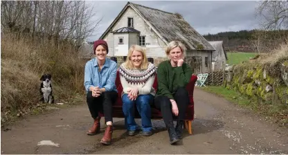  ?? Bild: MALIN EIREFELT ?? FARMERS CREW. Lovisa Jacobsson, Anna Linton och Marina Evertsson är tre av fyra som står bakom nya podden ”Trekaffe med” som intervjuar halländska landsbygds­företagare.