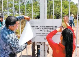  ?? SALVADOR ARELLANO ?? La colocación de sellos a la propiedad de nombre El Sueño en San Blas.