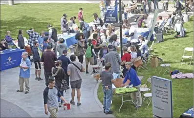  ?? Dan Watson/The Signal ?? Attendees get informatio­n from the tables at the Healthy Lifestyle Resource Fair held in the Honor Grove at College of the Canyons Valencia campus in March 2017.