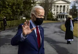  ??  ?? Après des heures de débat, le projet de loi voulu par Joe Biden a été adopté dans la nuit par  voix, toutes démocrates, contre  (dont deux démocrates), les républicai­ns dénonçant des mesures trop coûteuses et mal ciblées.