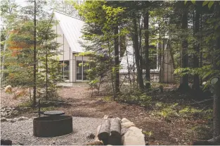  ?? PHOTOS: FÉLIX MICHAUD ?? Beside Habitat chalets are part of a land and lake conservati­on project in Lanaudière.