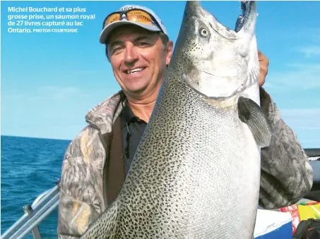  ?? PHOTOS COURTOISIE ?? Michel Bouchard et sa plus grosse prise, un saumon royal de 27 livres capturé au lac Ontario.